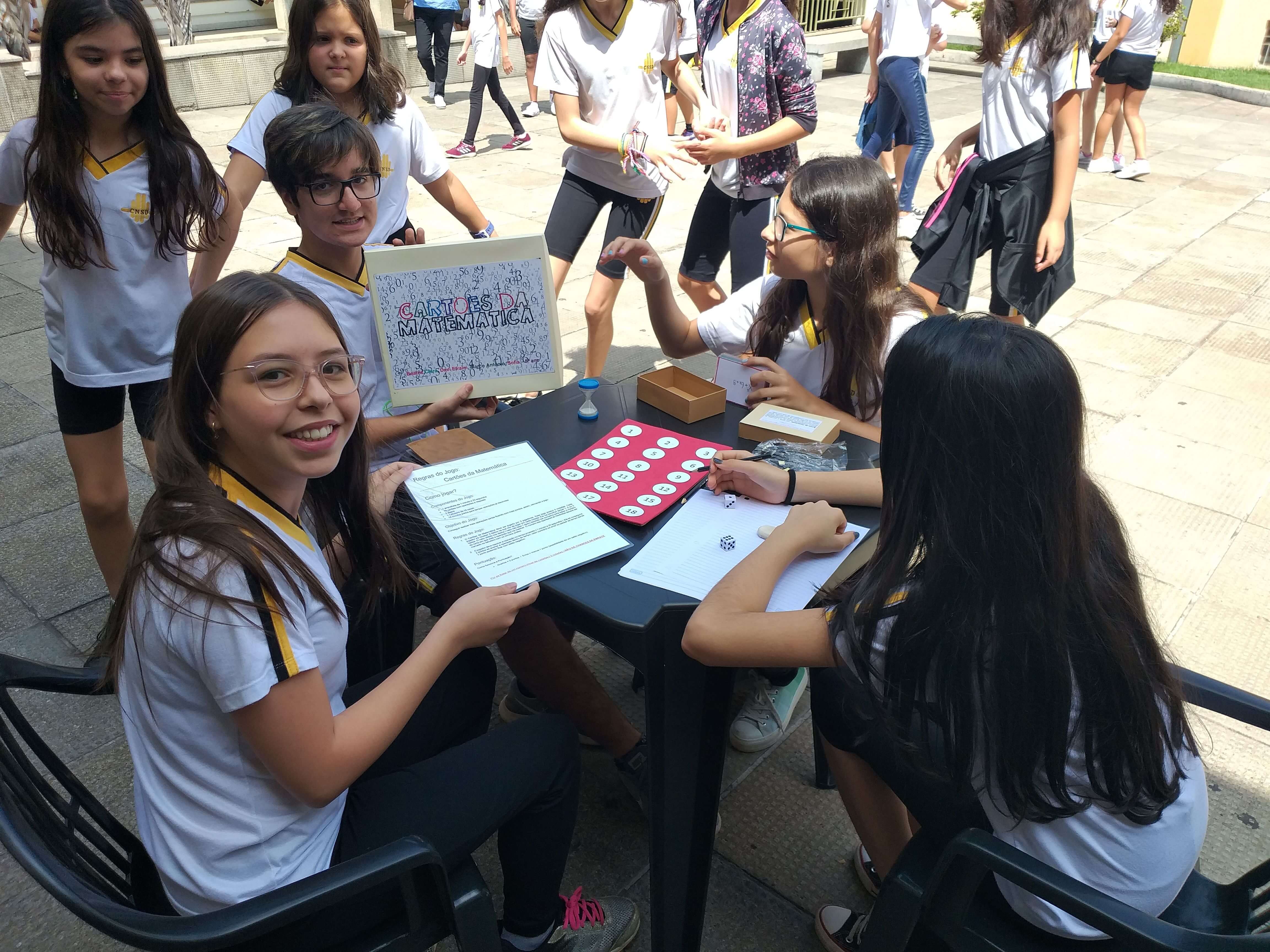 Turma do 8º ano confecciona jogos matemáticos - Colégio Nossa Senhora das  Dores